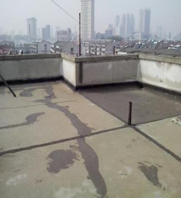 广汉漏水维修 楼顶漏水是什么原因，楼顶漏水维修方法是什么?